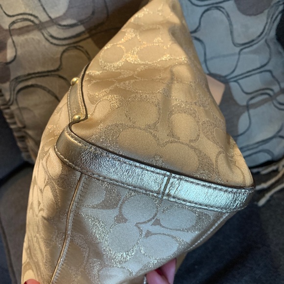 Authentic COACH LUREX METALLIC LEATHER W STUDS ZIP TOP SHOULDER BAG (EUC) - Picture 14 of 16